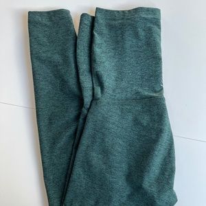 Beyond Yoga spacedye maternity leggings in forest green size small